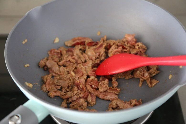 Loại rau ít người chưa biết ăn nhưng vừa ngon lại bổ, nhiều nơi bán 35.000 đồng/kg, đem xào thịt bò vừa giòn lại ngọt rất đã miệng - Hình 6