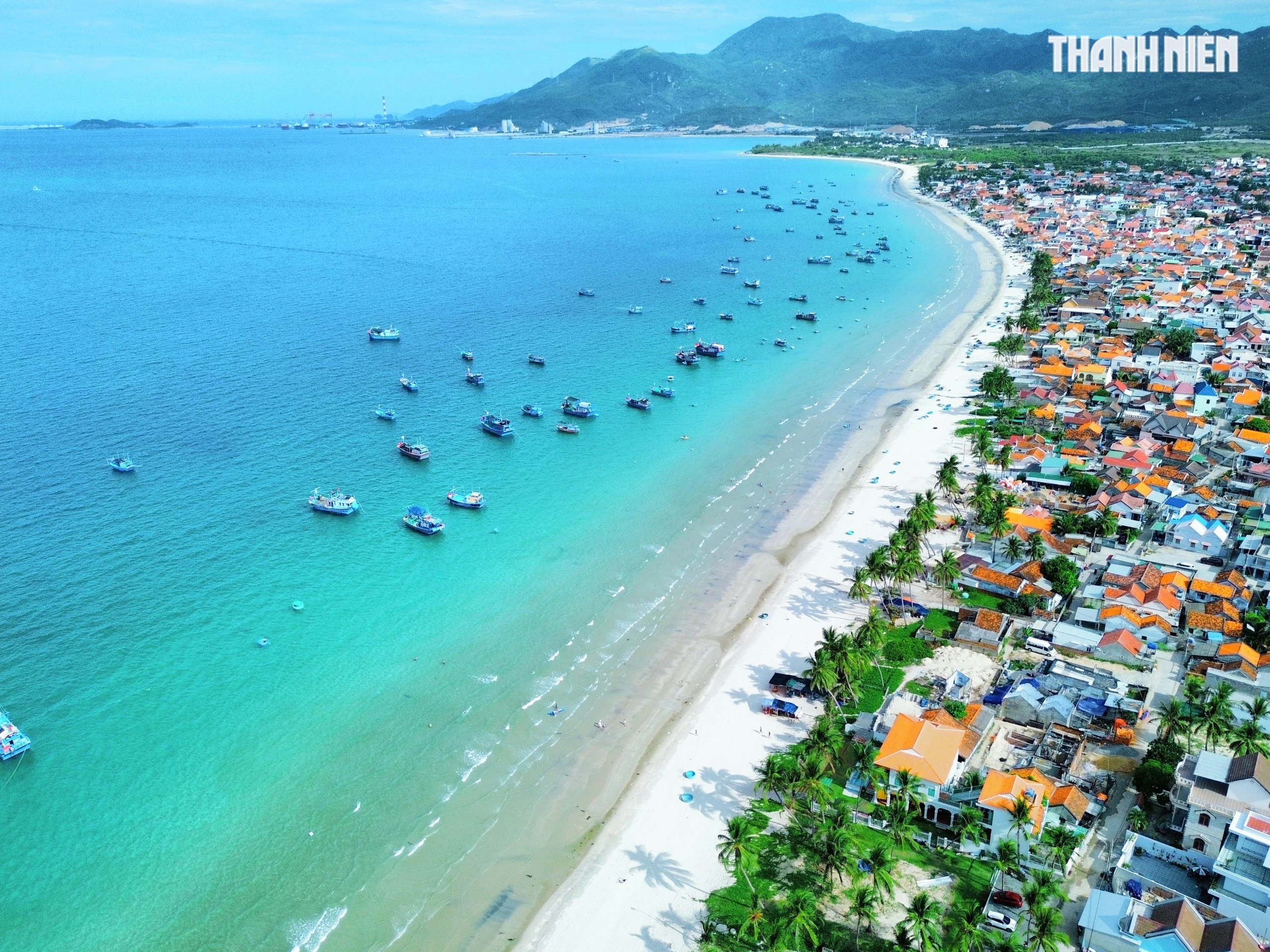 Ngắm Dốc Lết hoang sơ trong top 10 bãi biển đẹp nhất Việt Nam - Hình 2