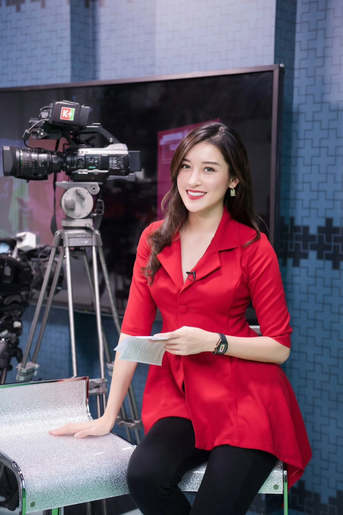 Á hậu được báo Trung khen ngợi là quốc bảo mỹ nữ, lọt Top 100 đề cử Gương mặt đẹp nhất thế giới cùng Jisoo - Hình 12