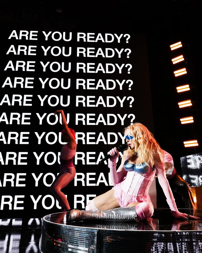 Madonna với CONFESSIONS II: Khi huyền thoại không còn cần phải chứng minh điều gì! - Hình 7