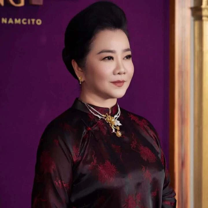 Bất ngờ thân thế người đóng mẹ ruột Nam Phương Hoàng hậu trong phim có Hà Tăng - Hình 1