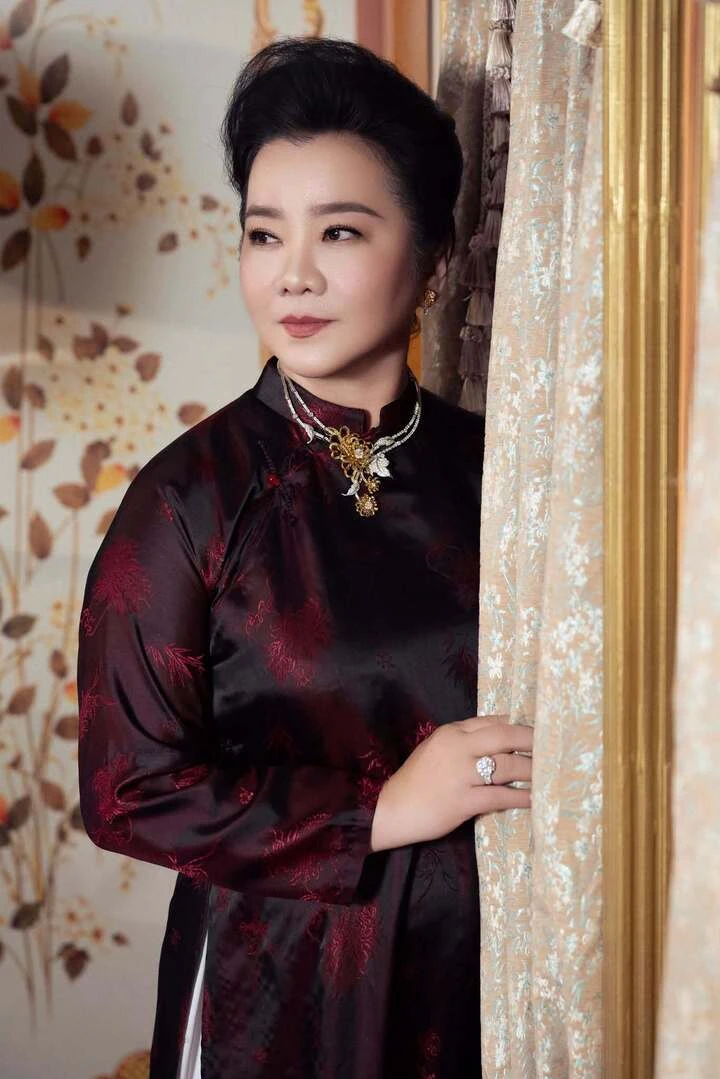 Bất ngờ thân thế người đóng mẹ ruột Nam Phương Hoàng hậu trong phim có Hà Tăng - Hình 2