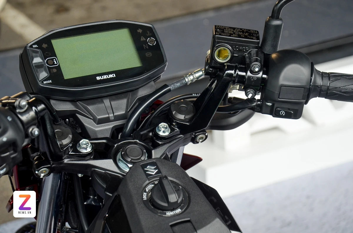 Đắt hơn chỉ 1 triệu đồng, Yamaha Exciter có gì khác Suzuki Satria? - Hình 10