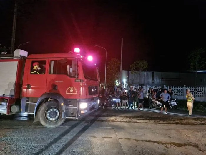 Gần 200 cán bộ, chiến sĩ xuyên đêm khống chế vụ cháy lớn - Hình 8