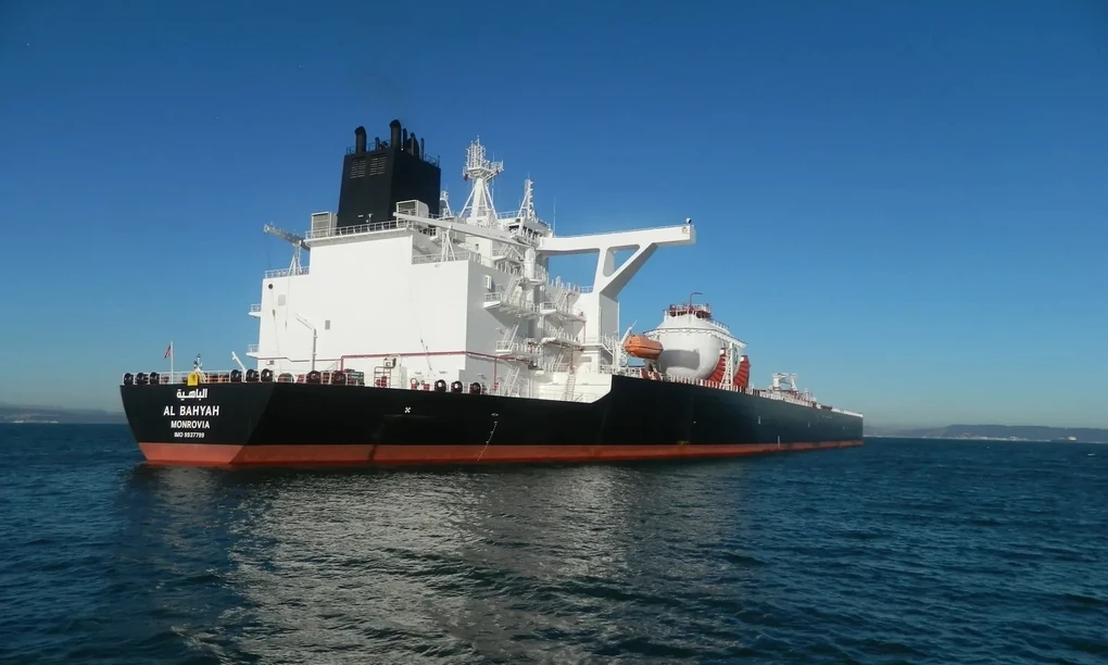 Iran bị tố tập kích tên lửa nhằm vào siêu tàu dầu ở Hormuz - Hình 1