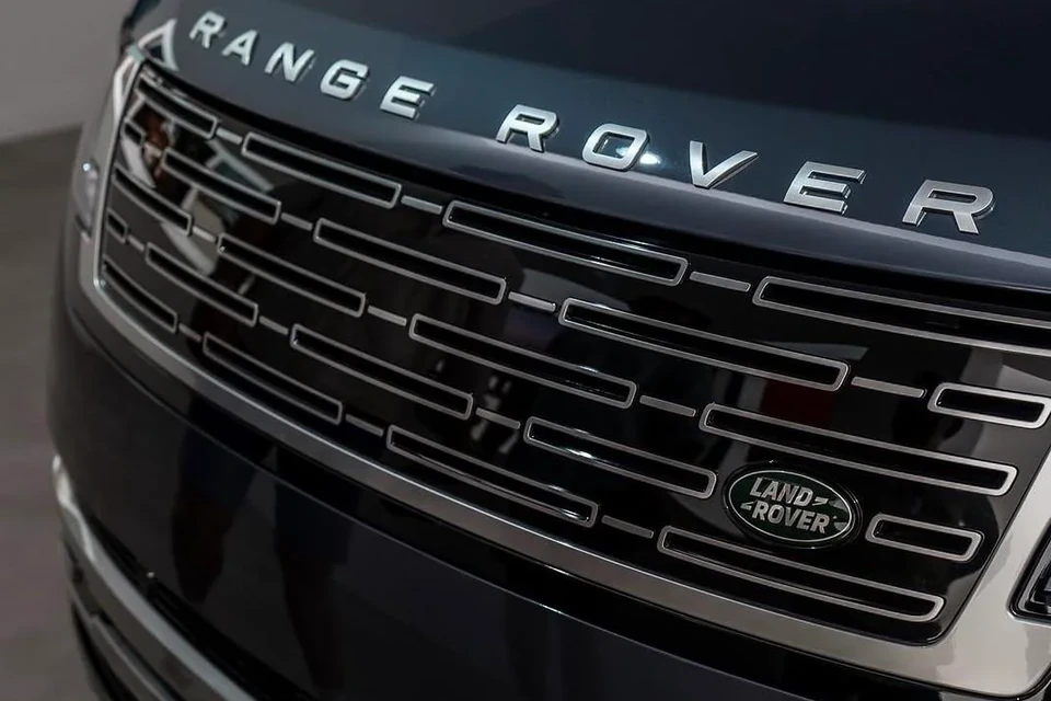 Lộ ảnh thực tế SUV thuần điện Range Rover Electric - Hình 2