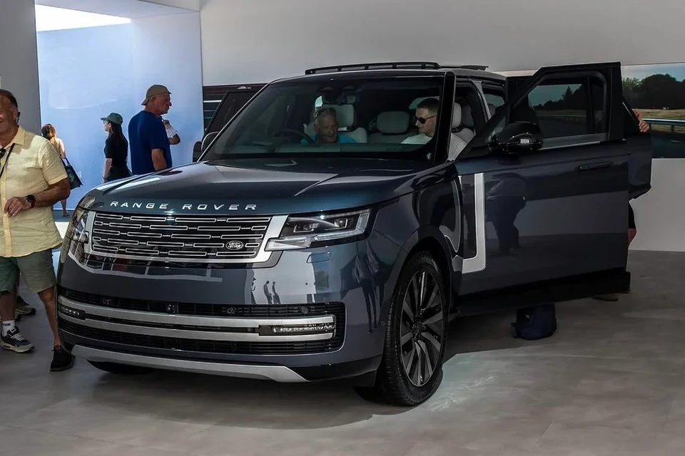Lộ ảnh thực tế SUV thuần điện Range Rover Electric - Hình 1