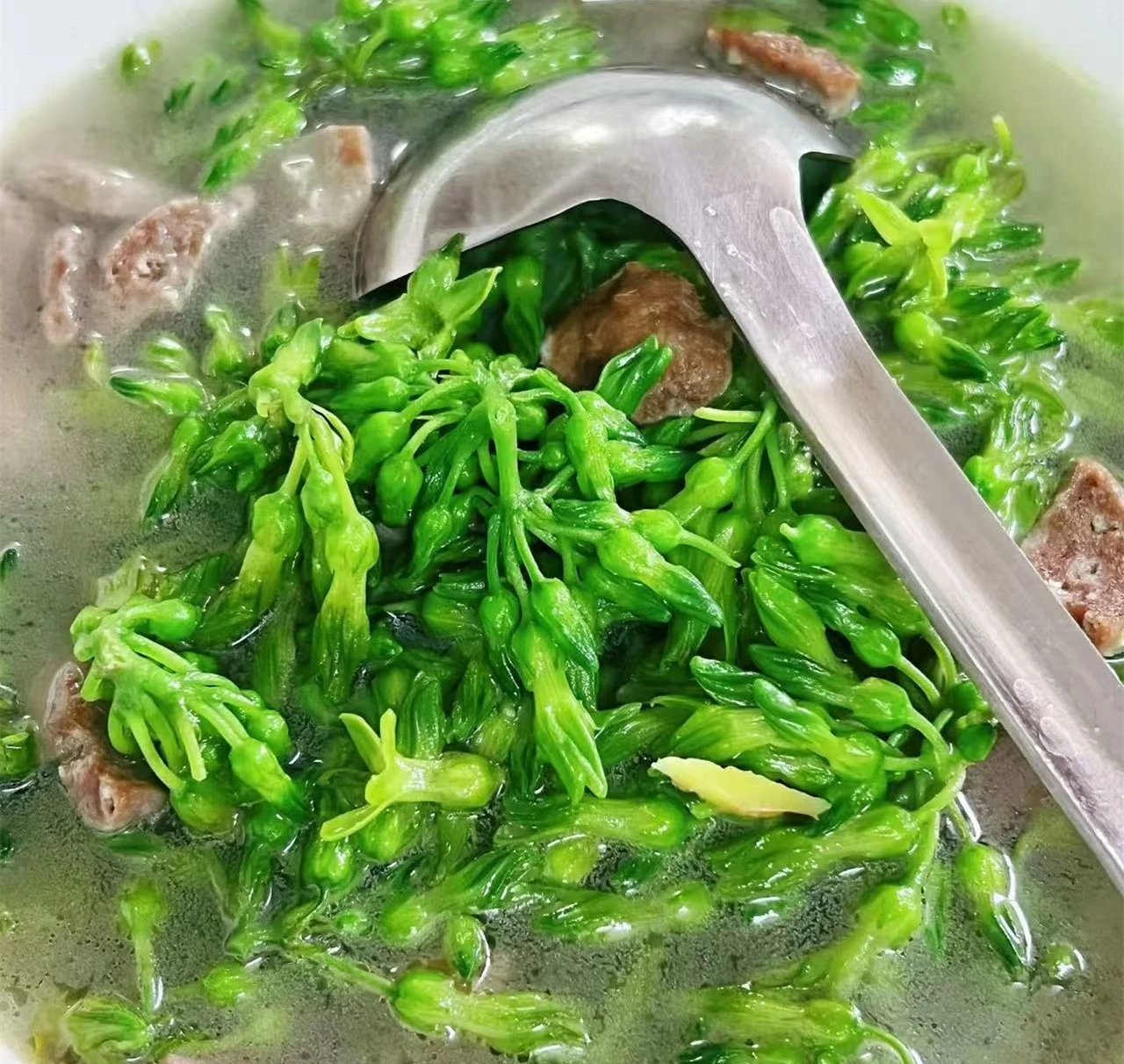 Loại rau này đang vào mùa rất rẻ, hãy mua và nấu các món ăn giúp giải nhiệt, bảo vệ gan, đồng thời trừ ẩm - Hình 6