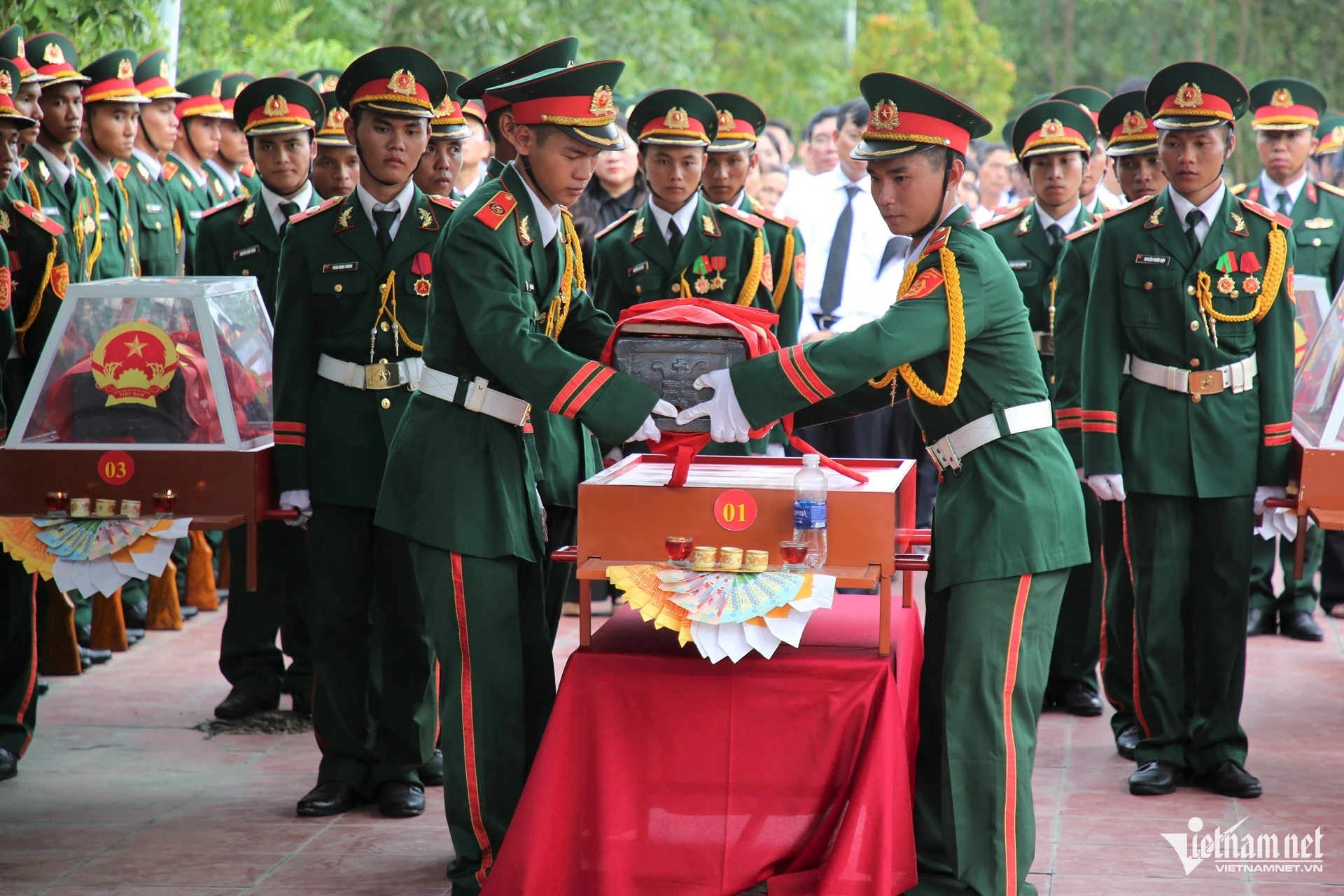 Xuyên rừng, phá đá đưa 5 liệt sĩ trở về từ hang sâu sau hơn nửa thế kỷ - Hình 15