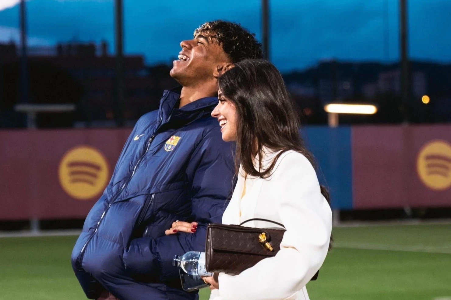Bạn gái sexy của Lamine Yamal khoe vòng eo con kiến, ăn mừng phấn khích khi Tây Ban Nha vào chung kết World Cup 2026 - Hình 4