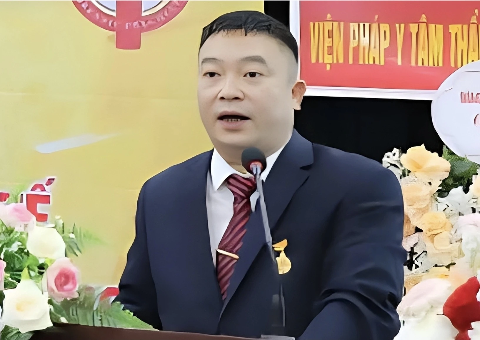 Vợ cựu Viện trưởng Pháp y tâm thần nhận tiền hối lộ còn nhắn thiếu 4 tờ - Hình 1