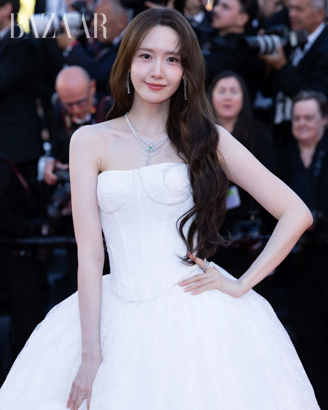 Ai đó hãy giải cứu ngay Yoona (SNSD) khỏi người đàn ông này! - Hình 4