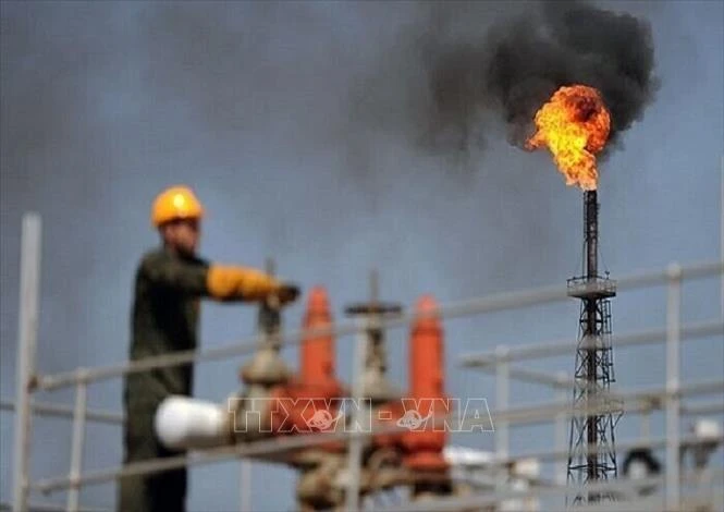 Mỹ và Iran chạy đua kiểm soát eo biển Hormuz, giá dầu tiếp tục biến động - Hình 3