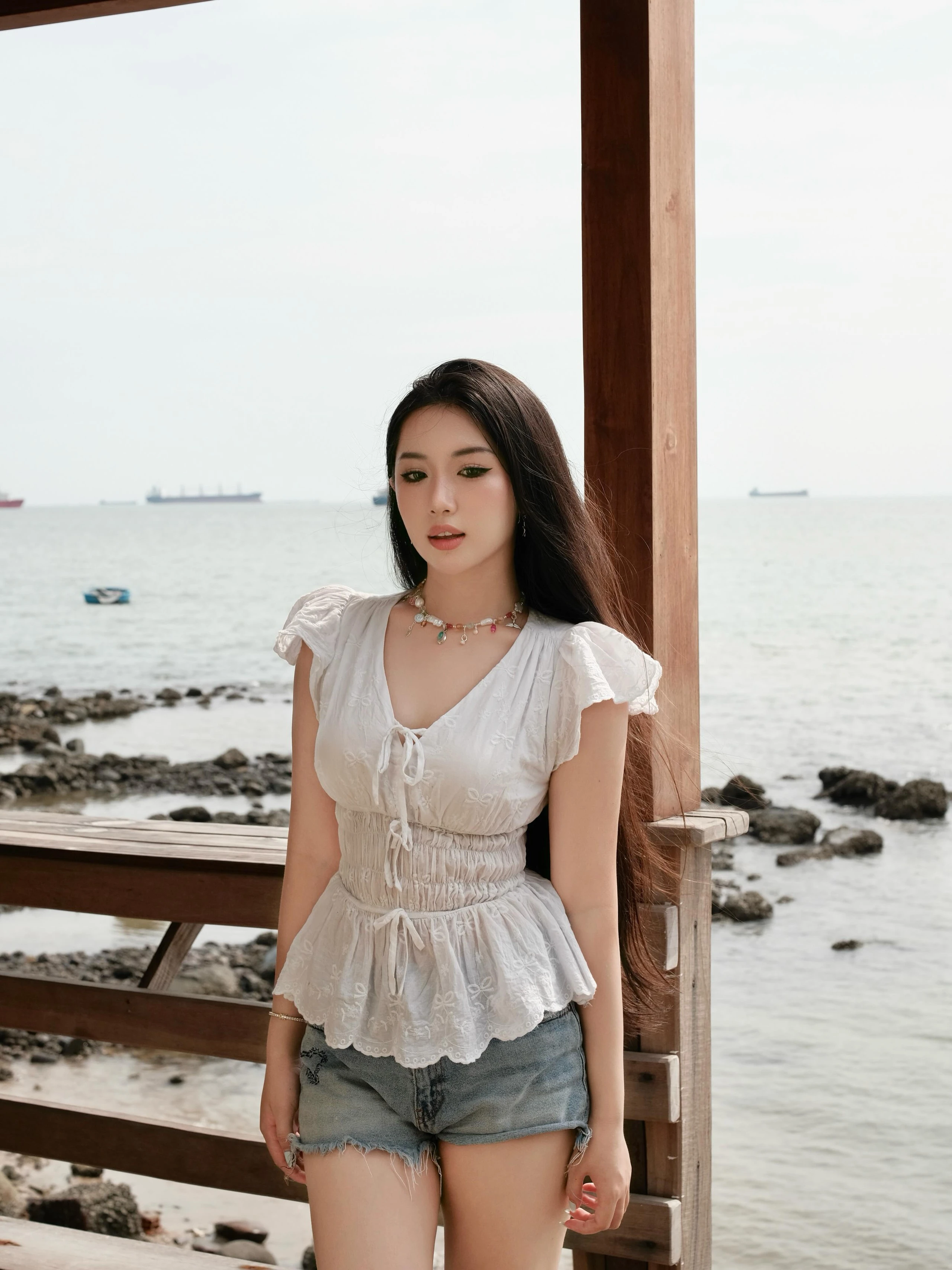 Ai cũng mặc áo cổ tim, nhưng ít người biết bí quyết này - Hình 6