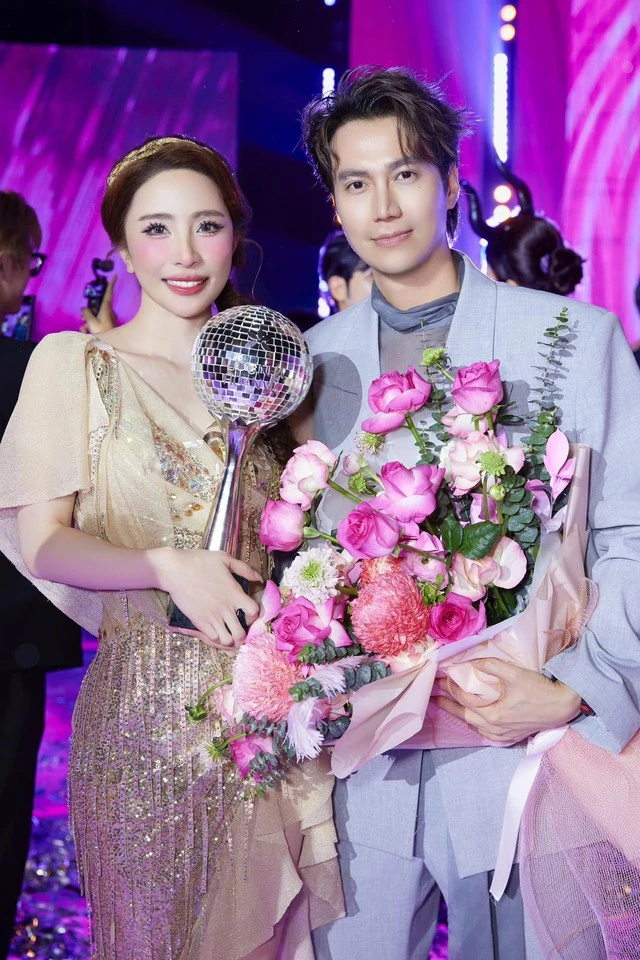 Nam NSƯT đình đám cưới lần 3, vợ mới là nữ diễn viên nóng bỏng, đã yêu 1 năm? - Hình 6