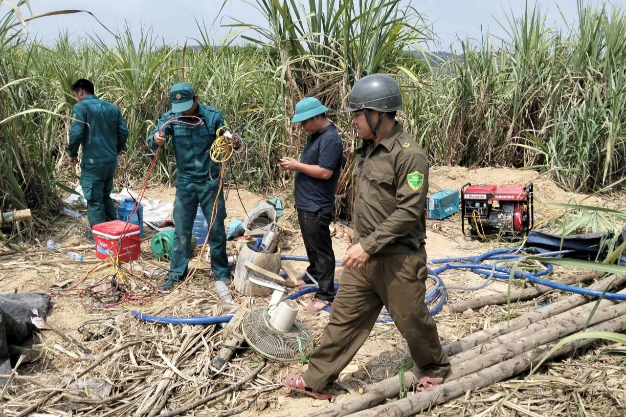Từ tin báo của phóng viên, công an bắt quả tang vàng tặc - Hình 2