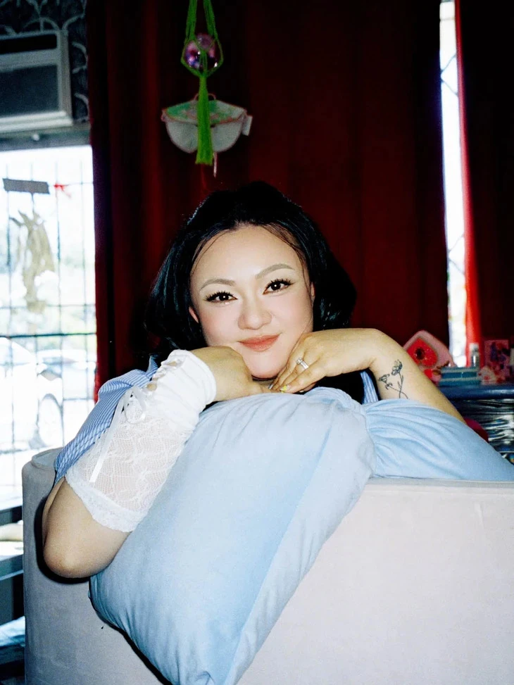 Bé Xuân Mai đình đám gặp gánh nặng kinh tế, làm nail cùng chồng mưu sinh ở Mỹ - Hình 6