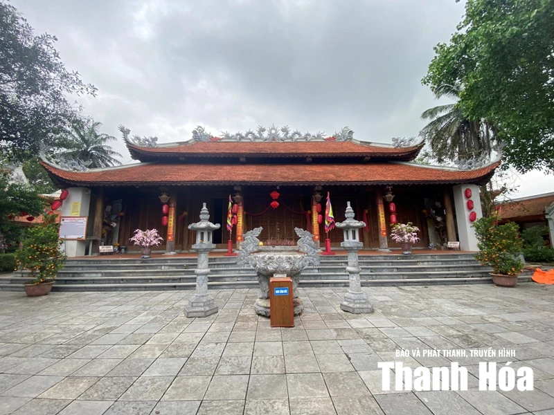 Chốn thiêng bên ngã ba sông - Hình 1