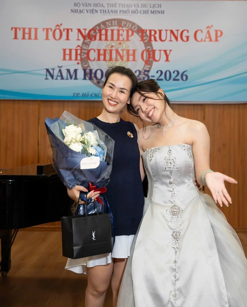 Trúc Anh Mắt biếc giảm cân hút 5 triệu lượt xem, Tiểu Vy diện bikini nóng bỏng - Hình 4