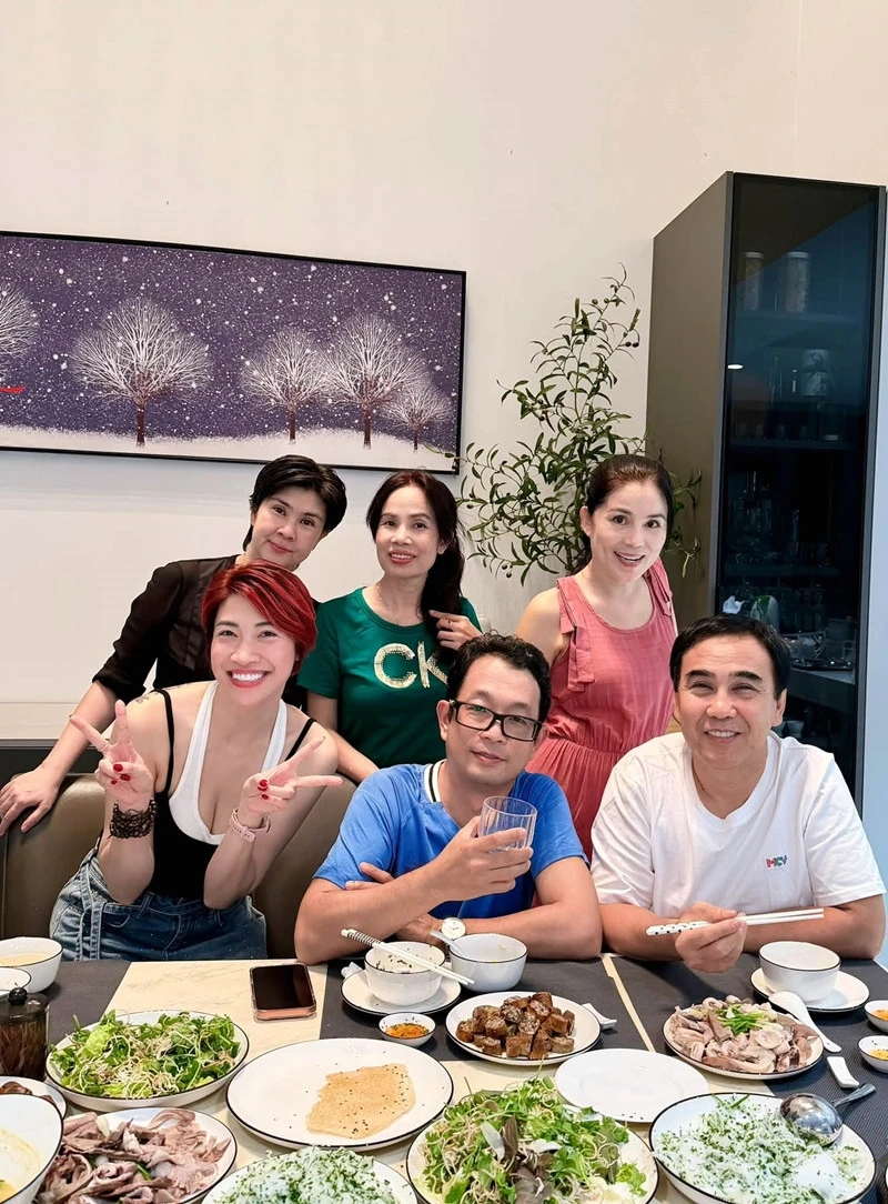 Trúc Anh Mắt biếc giảm cân hút 5 triệu lượt xem, Tiểu Vy diện bikini nóng bỏng - Hình 12