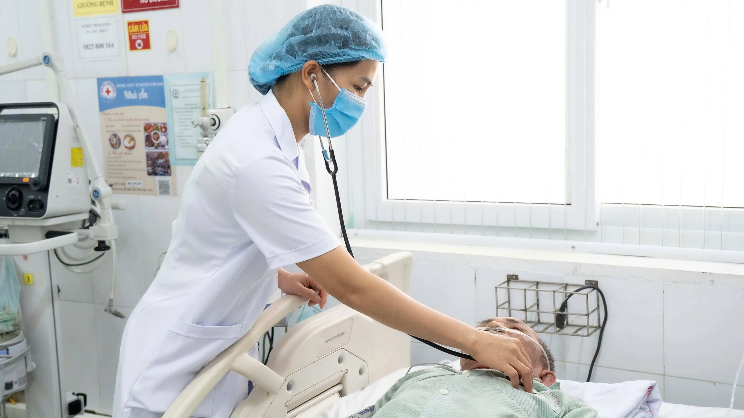 Cấp cứu đồng thời hai bệnh nhân nguy kịch tại Cô Tô - Hình 2