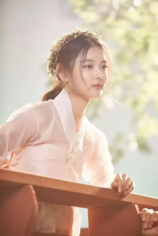 Kim Yoo Jung không còn là em gái quốc dân - Hình 7