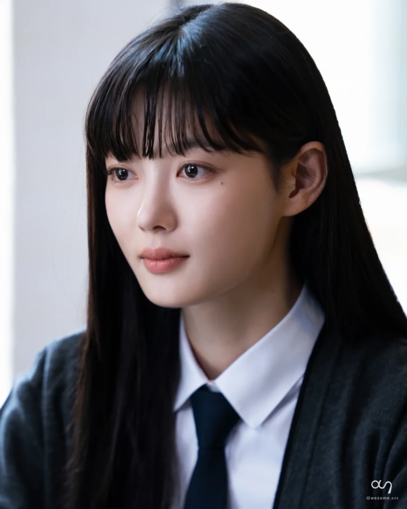 Kim Yoo Jung không còn là em gái quốc dân - Hình 8