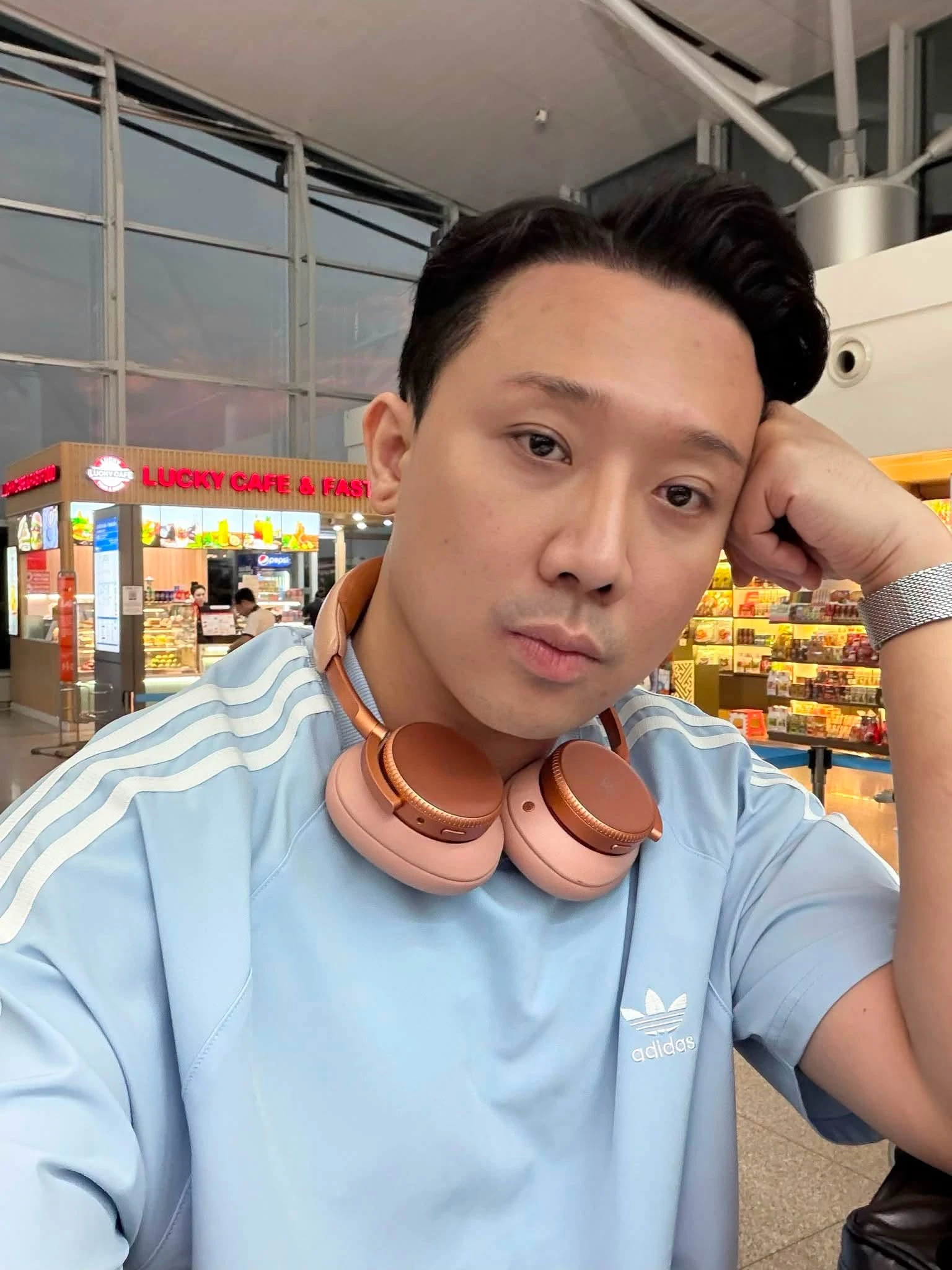 Trấn Thành bất ngờ đăng bài tâm trạng: Cái gì cũng có hạn sử dụng, tình cảm cũng vậy - Hình 1