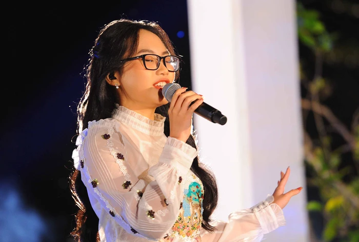 Xôn xao giá cát-xê nghìn đô của Phương Mỹ Chi - Hình 2