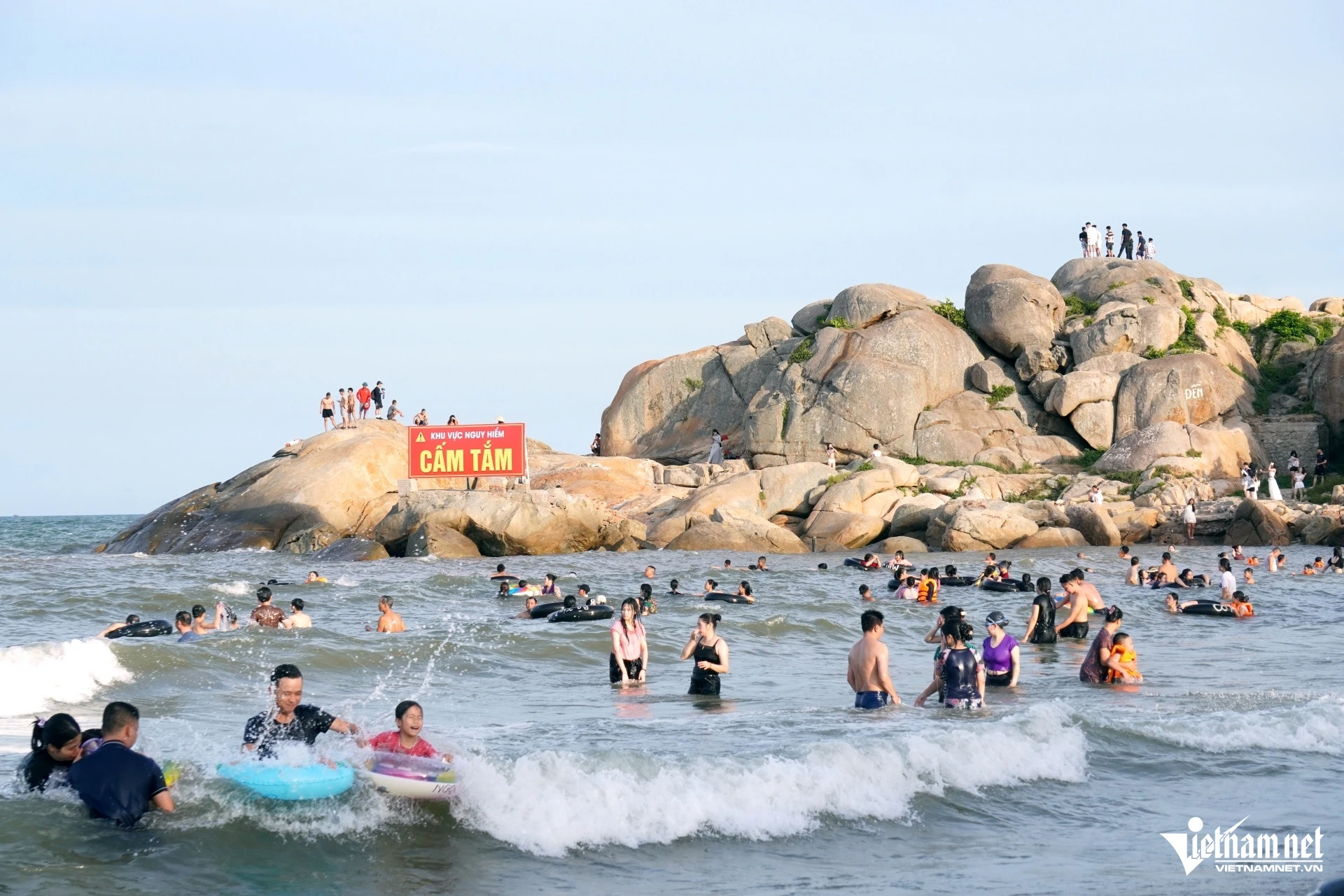Hòn Cổ Giải, điểm check-in hút khách dưới chân núi ở Sầm Sơn - Hình 3