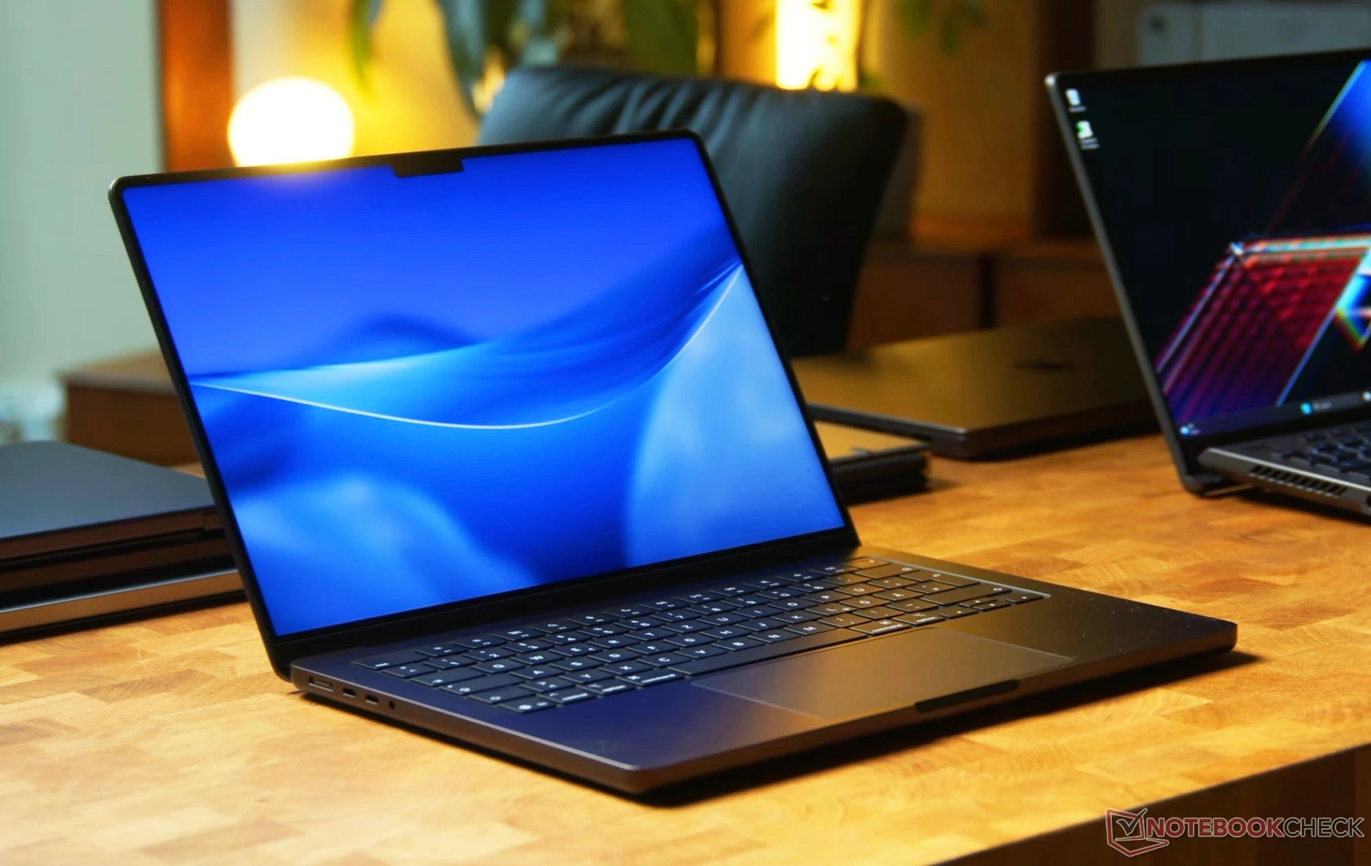 Lộ diện MacBook Pro 14 inch chip M7: Thiết kế siêu mỏng như bản Ultra ra mắt sớm hơn dự kiến - Hình 1