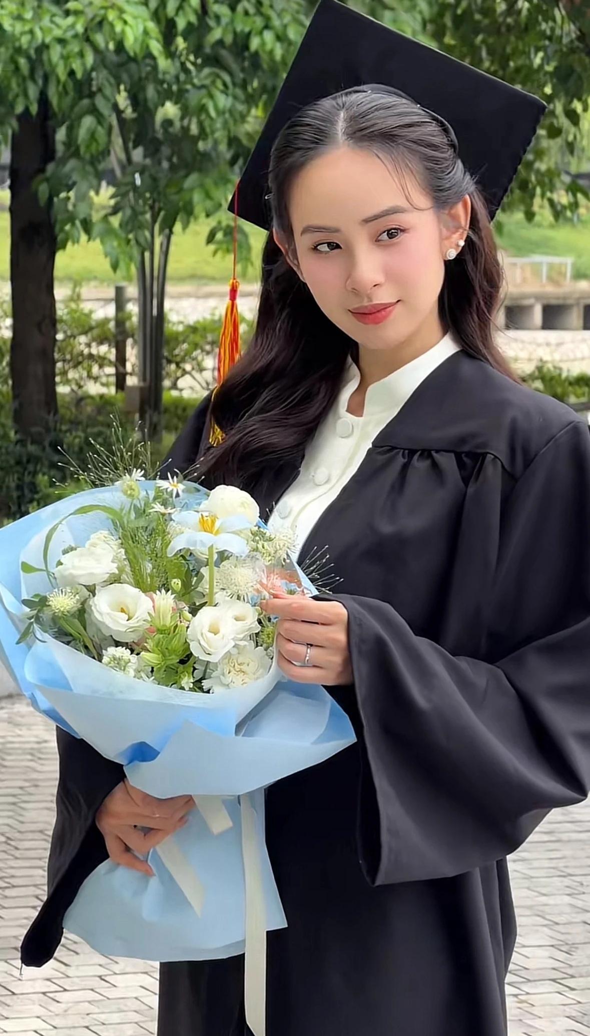 Mỹ nhân sinh năm 2002 thông báo tốt nghiệp đại học sau nửa năm làm dâu nhà cựu Chủ tịch tập đoàn - Hình 1
