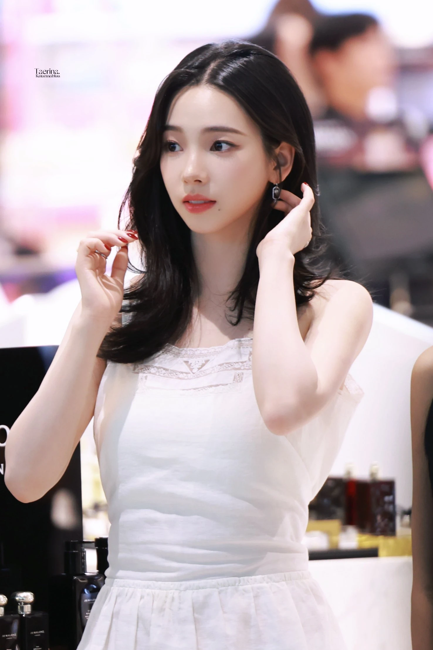 Gương mặt mỹ nhân huy động được 889 tỷ, được đề cử đẹp nhất thế giới là có lý do - Hình 8
