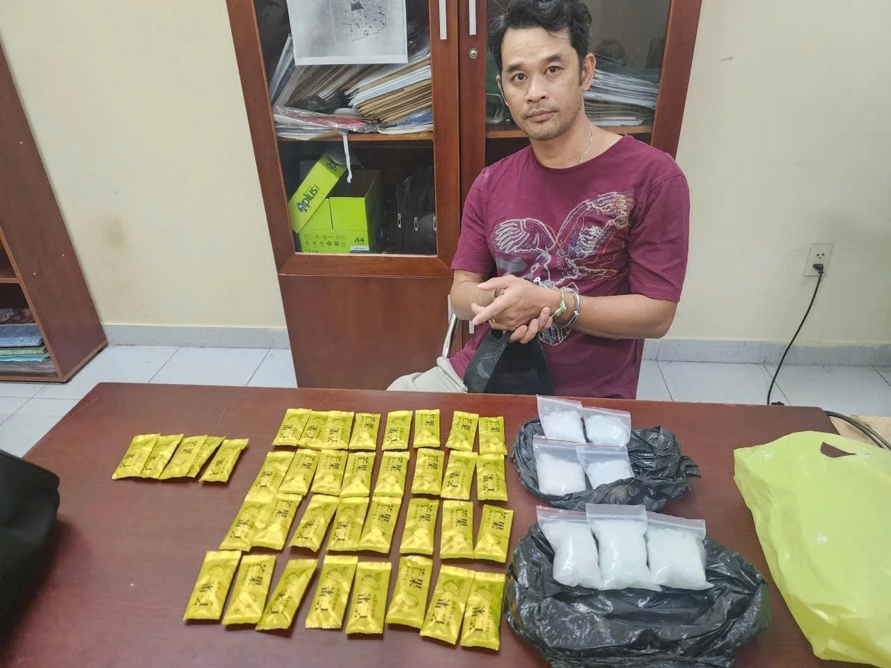 Triệt phá nhiều đường dây đưa ma túy vào thuốc lá điện tử ở TPHCM - Hình 1