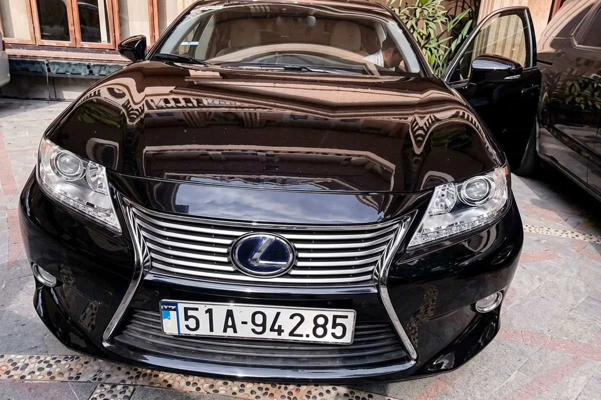 Xe Lexus của bà Trương Mỹ Lan giảm còn 635 triệu đồng sau hai lần đấu giá - Hình 1