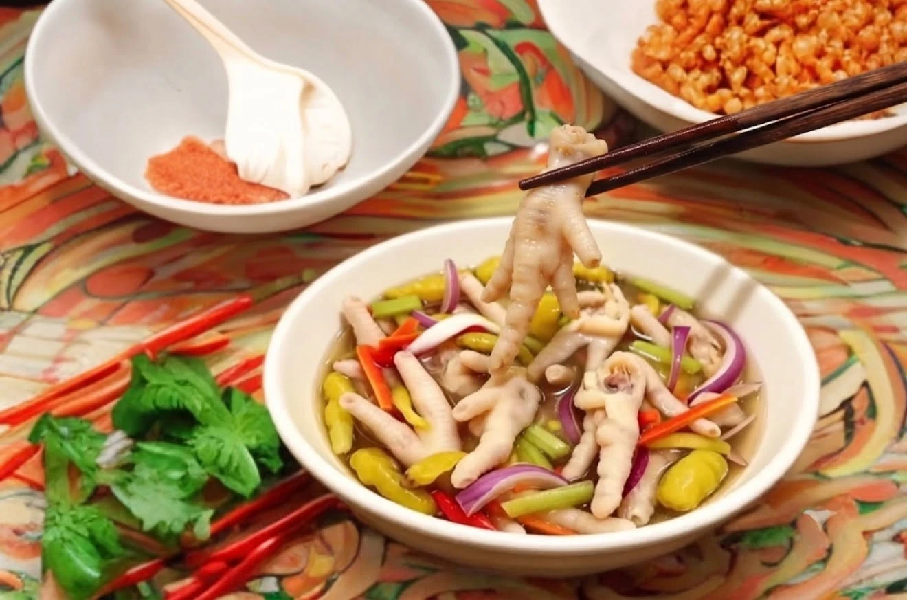 Công thức độc đáo khiến món chân gà ngon bất bại đến nỗi bạn phải mút cả ngón tay! - Hình 1