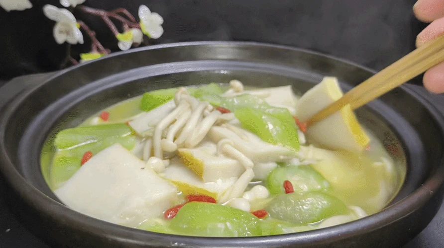 Hãy nấu ngay món này vào những ngày hè nóng bức: Nguyên liệu đơn giản mà ngon đến bất ngờ! - Hình 1