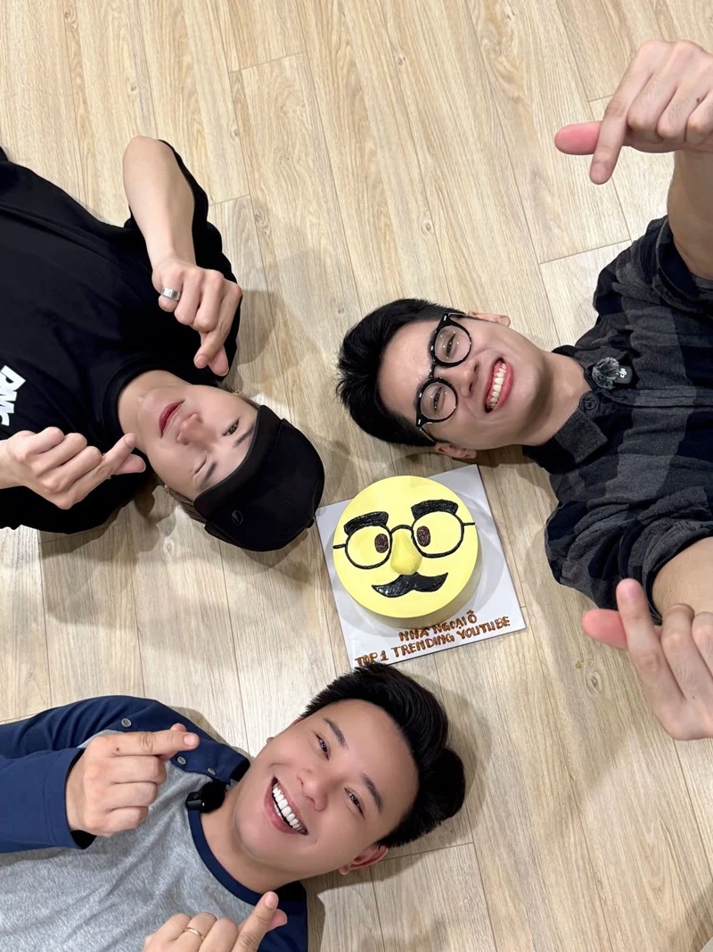 NSND Phạm Phương Thảo khoe em gái thượng tá quân đội, Hà Kiều Anh kỷ niệm 19 năm cưới - Hình 14