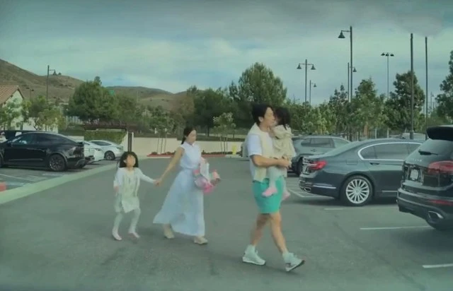 Kim Tae Hee - Bi Rain đưa 2 con gái đi du lịch Hawaii, ngoại hình 2 ái nữ khiến MXH phát sốt - Hình 3