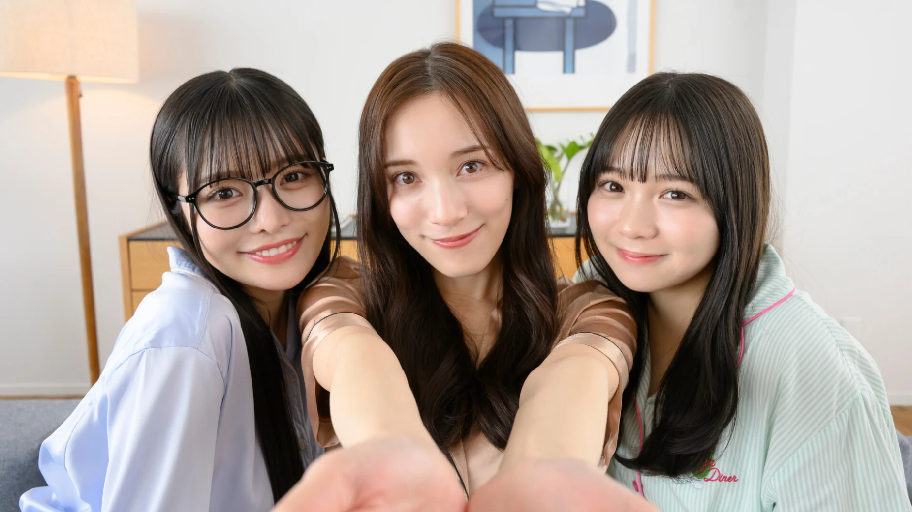 Từng bị Steam từ chối, tựa game tương tác người thật quy tụ dàn mỹ nhân nóng bỏng này bất ngờ comeback, đang được giảm giá nhẹ - Hình 1