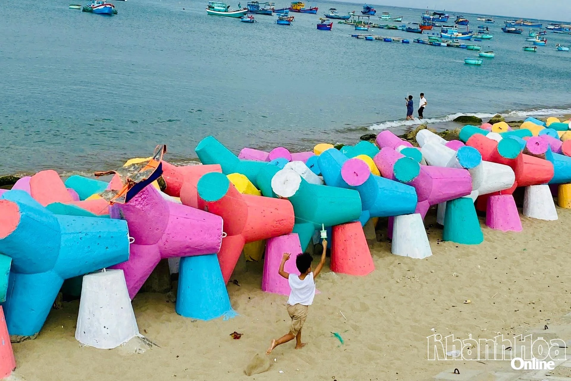 Chiều trên bờ kè Đông Hải - Hình 1