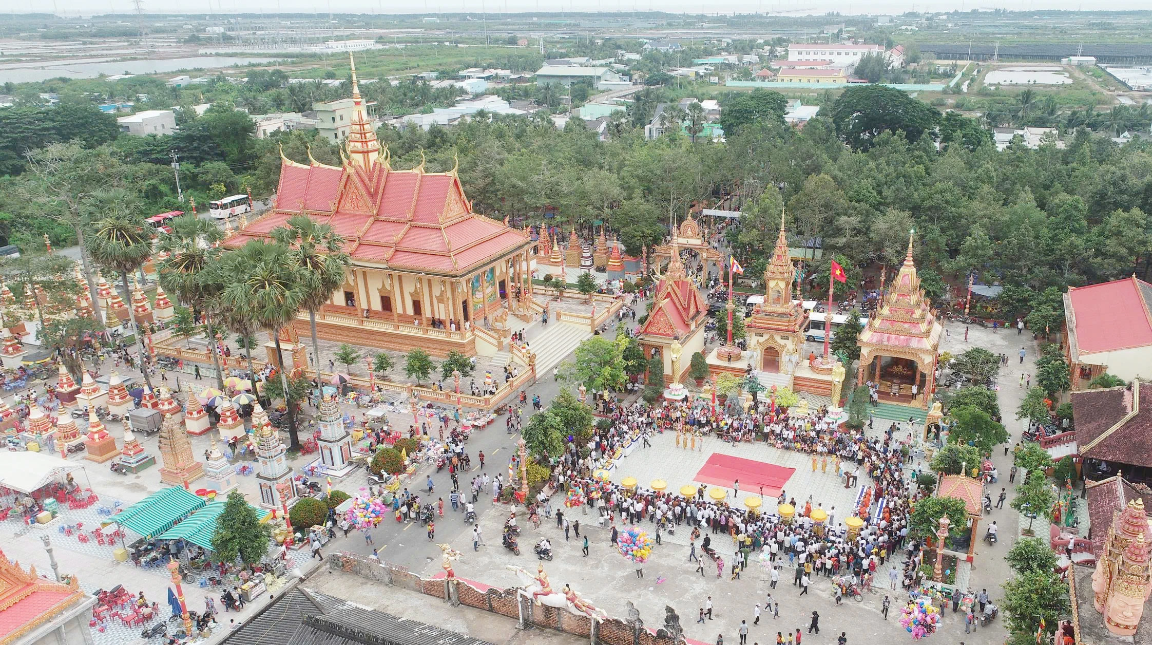 Chùa Xiêm Cán, tuyệt tác kiến trúc tráng lệ của đồng bào Khmer Nam bộ - Hình 3