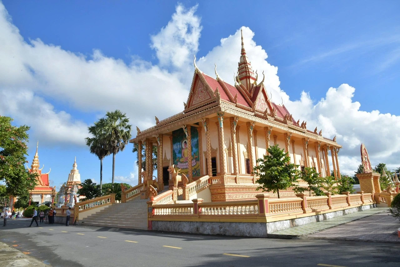 Chùa Xiêm Cán, tuyệt tác kiến trúc tráng lệ của đồng bào Khmer Nam bộ - Hình 10