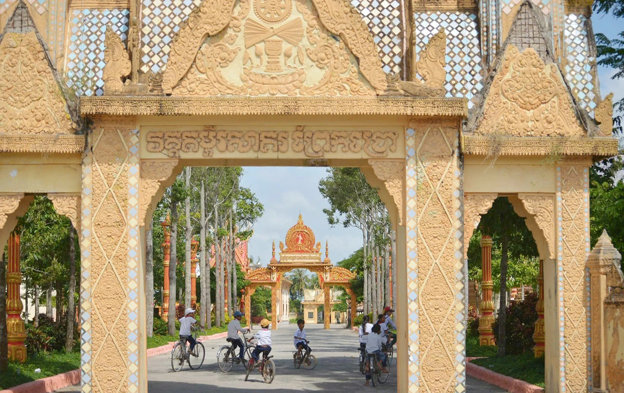 Chùa Xiêm Cán, tuyệt tác kiến trúc tráng lệ của đồng bào Khmer Nam bộ - Hình 4