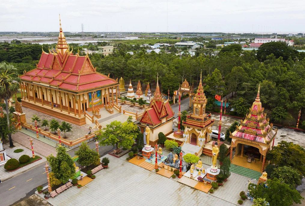 Chùa Xiêm Cán, tuyệt tác kiến trúc tráng lệ của đồng bào Khmer Nam bộ - Hình 2