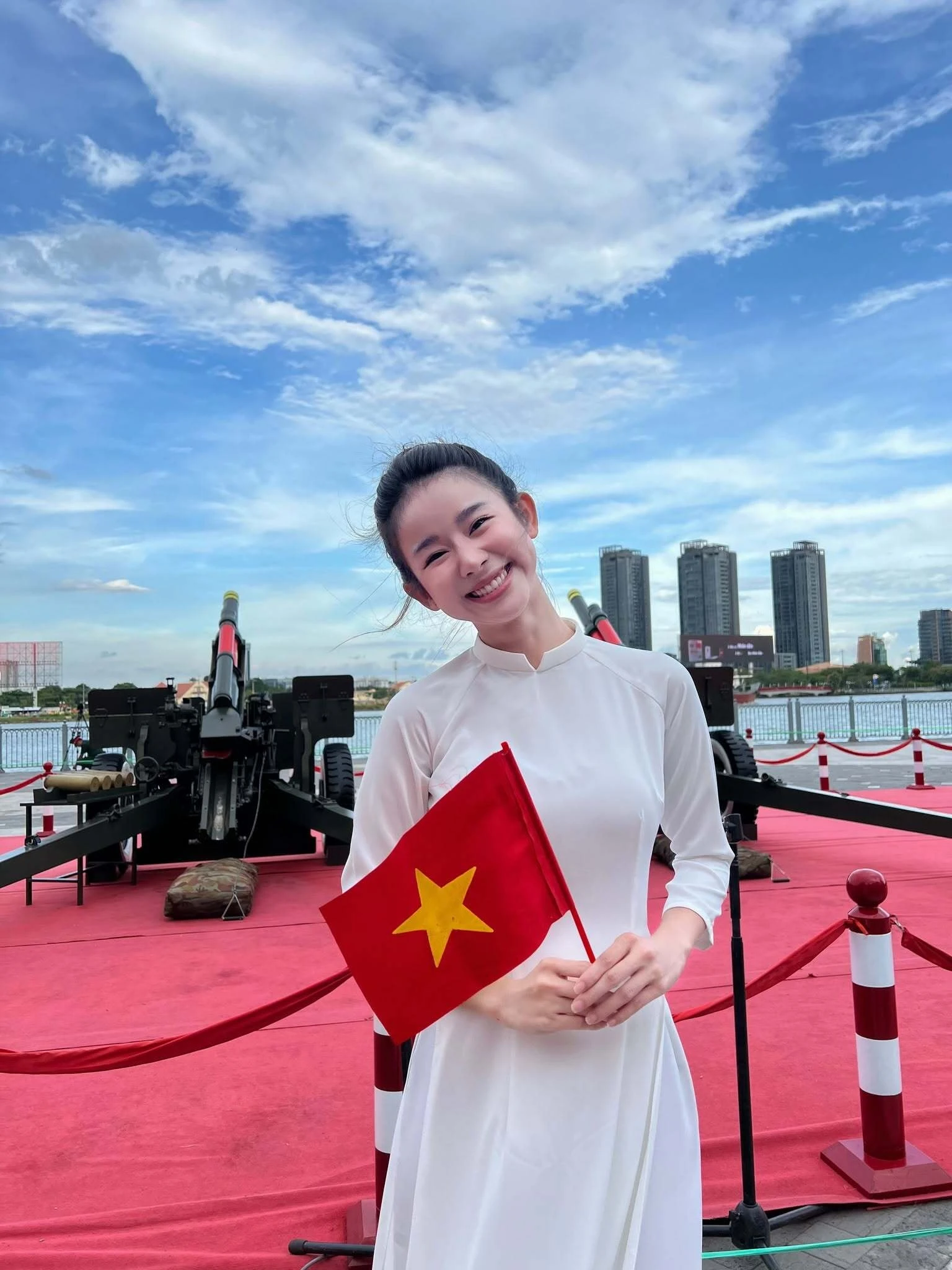 Diễn viên Đan Thư: 27 tuổi trẻ như học sinh, bất ngờ tiết lộ là mẹ một con - Hình 9