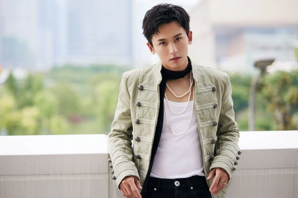 Gà cưng Triệu Vy bị xóa sổ khỏi Cbiz chỉ trong 4 tiếng vì scandal, nay lưu lạc tới Việt Nam mở fanmeeting với giá trên trời - Hình 9