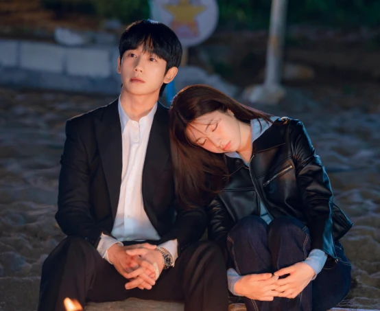Jung Hae In, Ha Young hé lộ sức hút của Our Sticky Love - Hình 1
