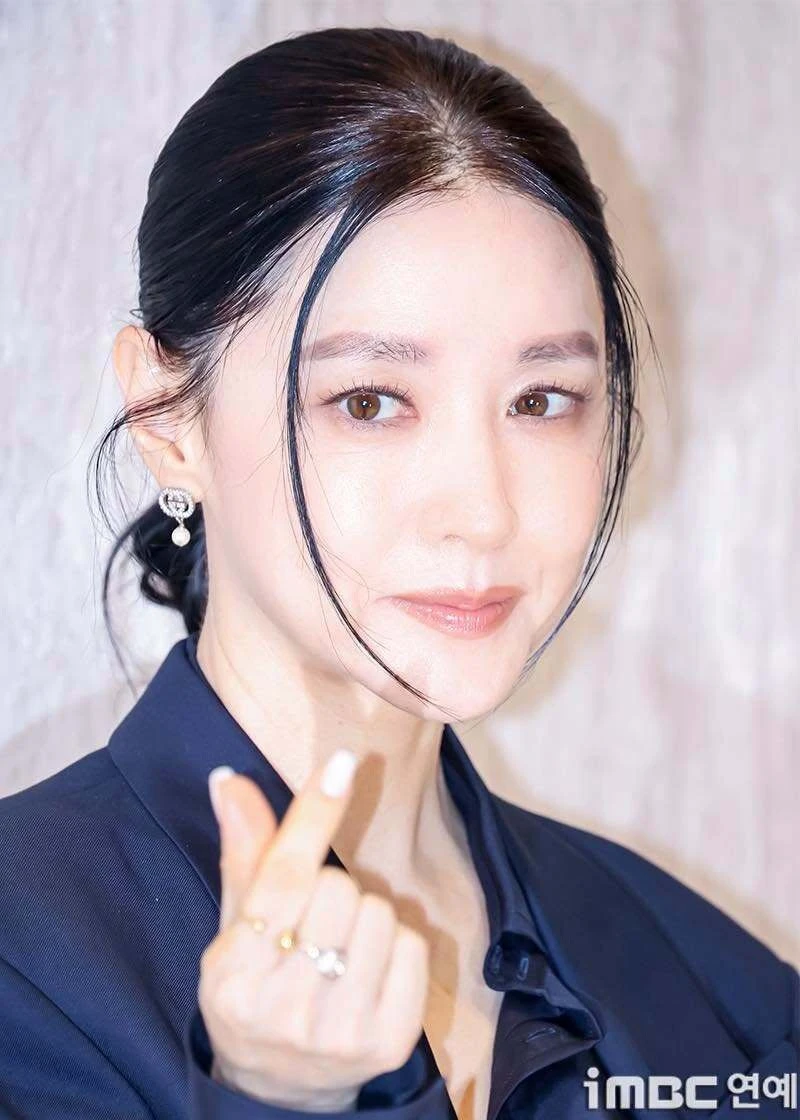 Nhan sắc tuổi 55 của nàng Dae Jang Geum: Đẹp như chưa từng già đi - Hình 1