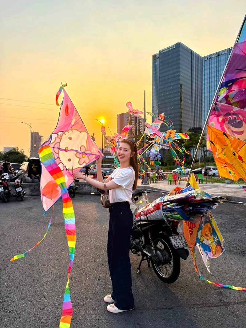 Quyền Linh nghẹn ngào viết cho con gái, Cường Đô La ngày càng yêu Đàm Thu Trang - Hình 13